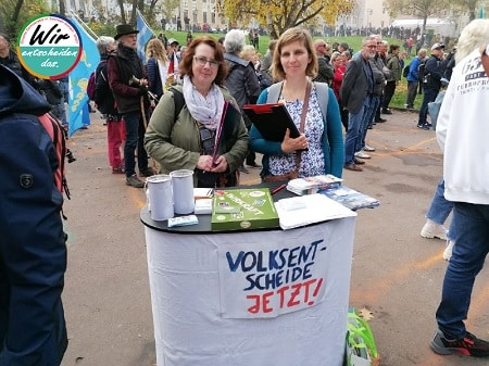 Infostand zu Volksentscheiden